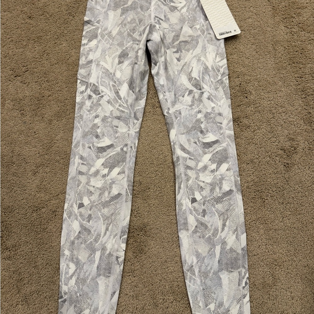 NWT Lululemon Speed Up Tight Leggings Size 6 Color KTGI Jasmine White Multi